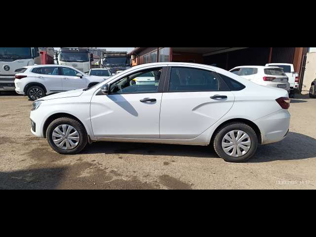 Lada Vesta седан Comfort 1.6 106hp 5MT 2023