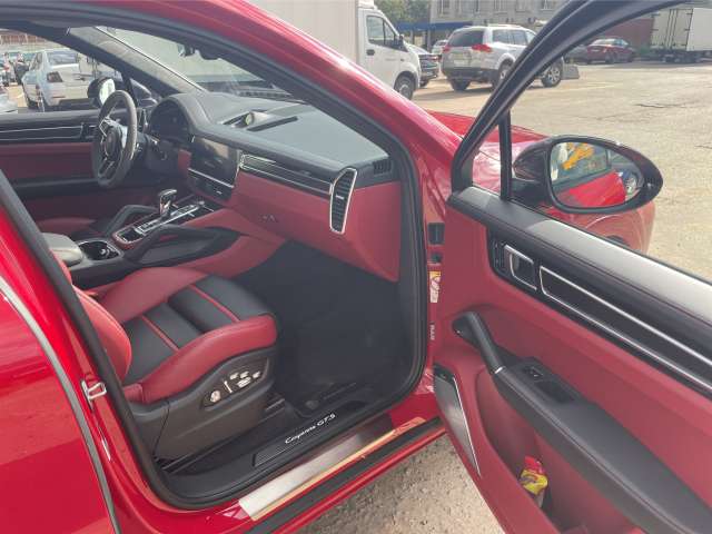 Porsche Cayenne GTS Coupe 2021