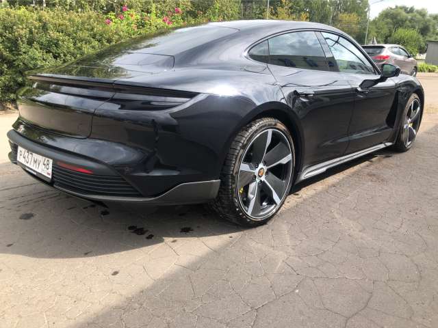 Porsche Taycan Turbo S 2021