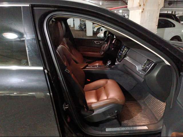 Volvo XC60 B5 Momentum 249hp 8AT 2018