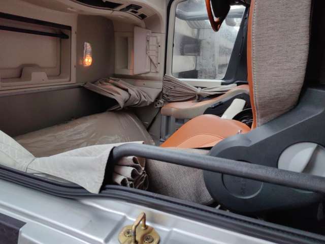 FOTON Auman EST A 4x2 седельный тягач  2023