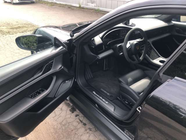 Porsche Taycan Turbo S 2021