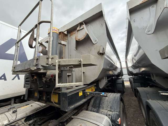 Grunwald 9453* Полуприцеп самосвальный 2021